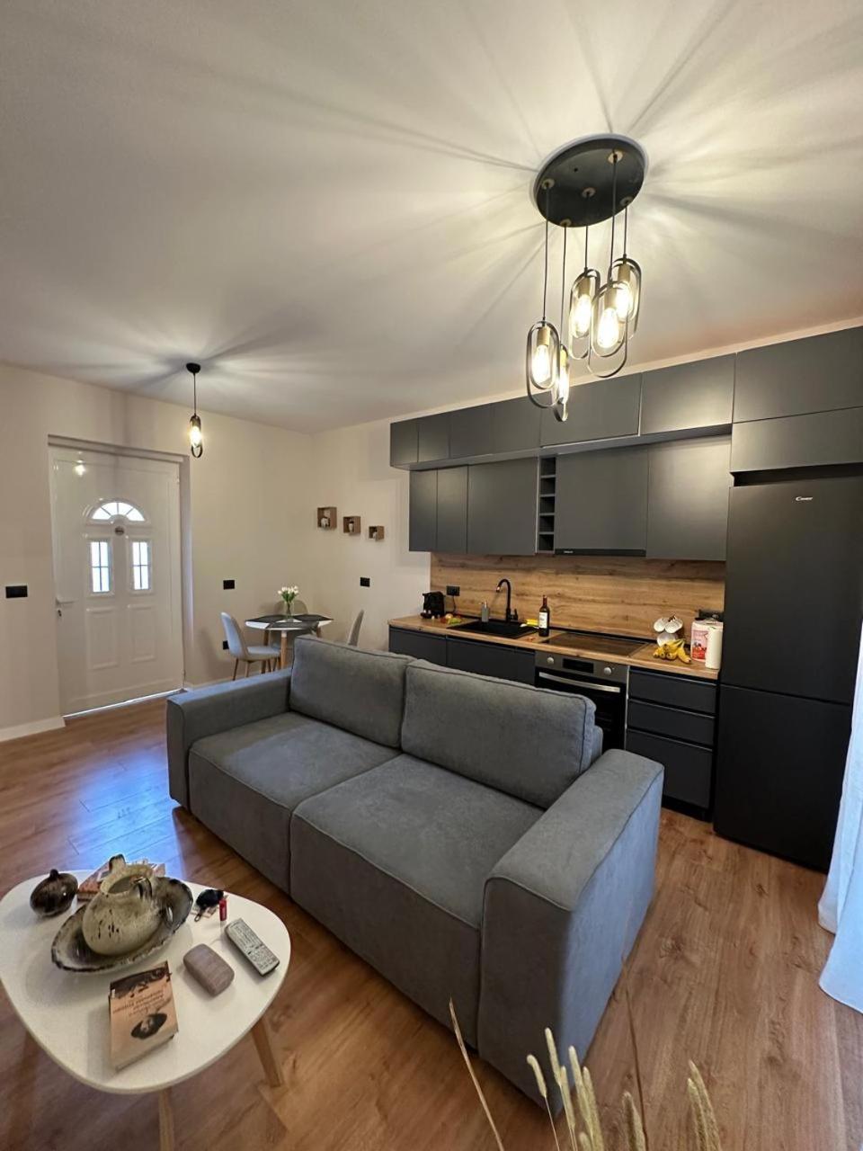 Bougainvilla Apartment *